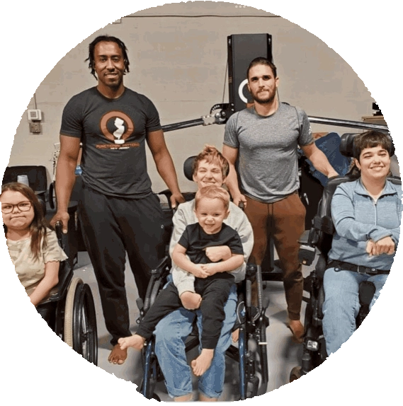 Image of Functional Pattern trainers with participants in the DDD Program